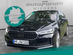 Ebony schwarz metallic Gebraucht 2024 Skoda Superb LAURIN & KLEMENT Kombi | 39.970 € (Teuer)