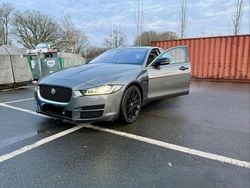 Grau Gebraucht 2015 Jaguar XE Pure Limousine | 11.199 € (Fairer Preis)