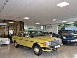 Mimosagelb (618u) Gebraucht 1977 Mercedes 230 Limousine | 13.900 €