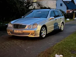 Silber Gebraucht 2006 Mercedes C200 Kombi | 2.000 €