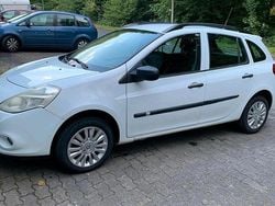 Weiß Gebraucht 2009 Renault Clio III Kombi | 750 €