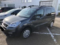 Grau Gebraucht 2017 Peugeot Partner Tepee Van / Kleinbus | 11.999 €
