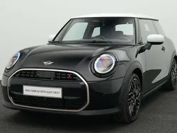 Schwarz Gebraucht 2024 Mini Cooper S Favoured Kleinwagen | 28.516 € (Superpreis)