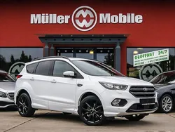 Weiß Gebraucht 2018 Ford Kuga ST-Line SUV | 19.900 € (Etwas zu teuer)