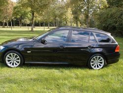 Schwarz Gebraucht 2010 BMW 320 Comfort Edition Kombi | 5.490 € (Fairer Preis)