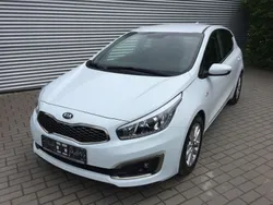 Weiß Gebraucht 2017 Kia Ceed Limousine | 11.790 € (Fairer Preis)