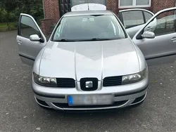Grau Gebraucht 2001 Seat Leon Kleinwagen | 1.950 €