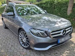 Grau Gebraucht 2016 Mercedes E220 Avantgarde Kombi | 17.900 € (Guter Preis)