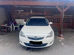 Weiß Gebraucht 2012 Opel Astra Kombi | 7.150 € (Fairer Preis)