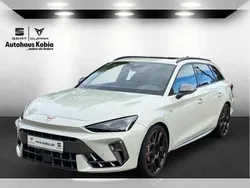 Grau (taigagrau) Neu 2024 Cupra Leon VZ2 Kombi | 52.675 €