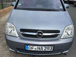 Silber Gebraucht 2005 Opel Meriva Essentia Van / Kleinbus | 1.590 € (Guter Preis)