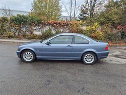 Blau Gebraucht 2001 BMW 320 Sport Line Coupé | 4.999 € (Fairer Preis)