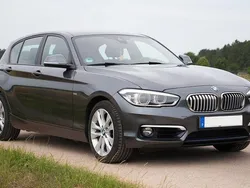 Grau Gebraucht 2017 BMW 118 Urban Line Kleinwagen | 11.500 € (Fairer Preis)