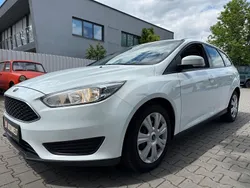 Weiß Gebraucht 2016 Ford Focus Trend Kombi | 3.990 €
