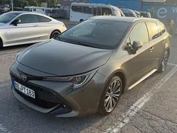 Braun Gebraucht 2022 Toyota Corolla Team Kombi | 24.999 € (Guter Preis)