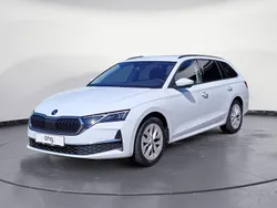 Moonweiß perleffekt Gebraucht 2024 Skoda Octavia Selection Kombi | 29.490 € (Guter Preis)