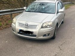 Weiß Gebraucht 2008 Toyota Avensis Kombi | 3.900 €