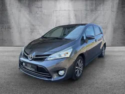 Grau Gebraucht 2015 Toyota Verso Skyview Edition Van / Kleinbus | 6.691 € (Fairer Preis)