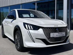 Perlmut weiss Gebraucht 2022 Peugeot e-208 GT Kleinwagen | 21.800 € (Etwas zu teuer)