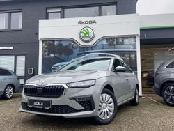 Grau Gebraucht 2024 Skoda Scala Essence Kleinwagen | 17.900 € (Superpreis)