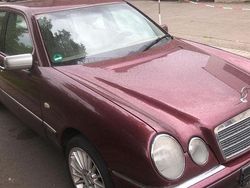 Rot Gebraucht 1997 Mercedes E320 Elegance Limousine | 2.250 €
