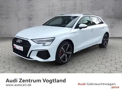 Gletscherweiß metallic Gebraucht 2024 Audi A3 Sportback e-tron S-Line Limousine | 41.980 €