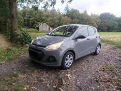 Grau Gebraucht 2015 Hyundai i10 Kleinwagen | 3.900 € (Guter Preis)