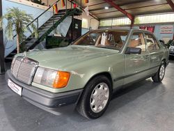 Grün Gebraucht 1987 Mercedes 200 Limousine | 4.490 €