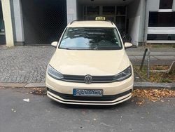 Beige Gebraucht 2018 VW Touran Van / Kleinbus | 7.499 €