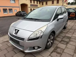 Silber Gebraucht 2013 Peugeot 5008 Active Van / Kleinbus | 3.550 € (Guter Preis)