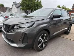 Platinum grey metallic Gebraucht 2023 Peugeot 5008 GT Van / Kleinbus | 26.499 € (Guter Preis)