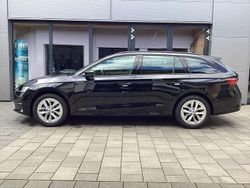 Schwarz Gebraucht 2024 Skoda Octavia Selection Kombi | 28.950 € (Fairer Preis)