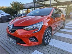 Orange Gebraucht 2023 Renault Clio V Techno Limousine | 17.380 € (Fairer Preis)