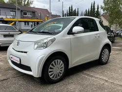 Toyota iQ