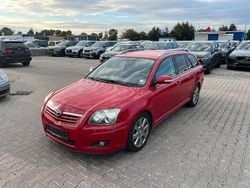 Rot Gebraucht 2008 Toyota Avensis Team Kombi | 2.200 € (Superpreis)