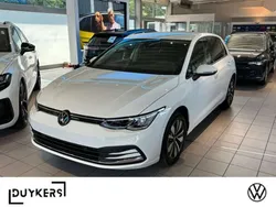 Weiß Gebraucht 2024 VW Golf VIII Life Limousine | 24.900 € (Fairer Preis)
