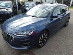 Chroma blau met. Gebraucht 2024 Ford Focus Titanium Kombi | 24.900 € (Fairer Preis)