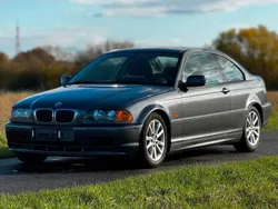Grau Gebraucht 2001 BMW 318 Coupé | 2.500 €