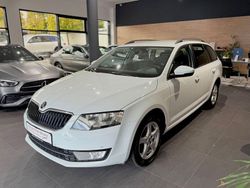 Weiß Gebraucht 2016 Skoda Octavia Ambition Kombi | 8.780 € (Fairer Preis)