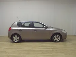 Pewter silver metallic Gebraucht 2009 Kia Ceed Limousine | 1.490 € (Superpreis)