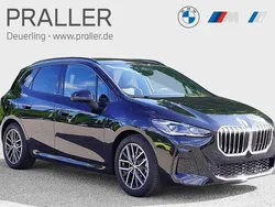 Black sapphire metallic Gebraucht 2025 BMW 220 Active Tourer M Sport Van / Kleinbus | 44.900 €