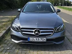 Grau Gebraucht 2017 Mercedes E200 Kombi | 22.000 € (Etwas zu teuer)