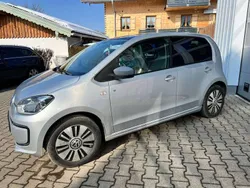 Light silver metallic Gebraucht 2015 VW e-up! Kleinwagen | 7.950 € (Guter Preis)