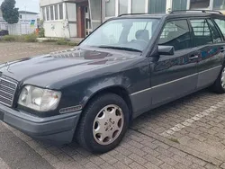 Grau Gebraucht 1996 Mercedes E220 Limousine | 3.490 € (Superpreis)