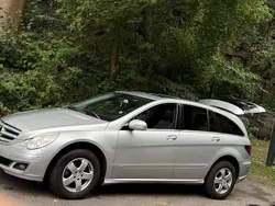 Silber Gebraucht 2009 Mercedes R320 Van / Kleinbus | 10.500 € (Teuer)