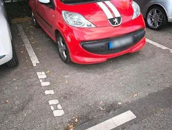 Rot Gebraucht 2009 Peugeot 107 Kleinwagen | 3.750 € (Teuer)