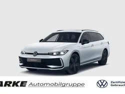 Silber Gebraucht 2024 VW Passat R-line Kombi | 44.440 € (Guter Preis)