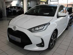 Weiß Neu 2024 Toyota Yaris Hybrid Team Limousine | 23.490 € (Guter Preis)