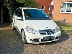 Weiß Gebraucht 2009 Mercedes A200 Avantgarde Limousine | 1.990 € (Superpreis)