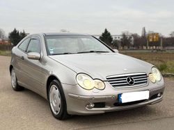 Beige Gebraucht 2002 Mercedes C200 Coupé | 5.150 €